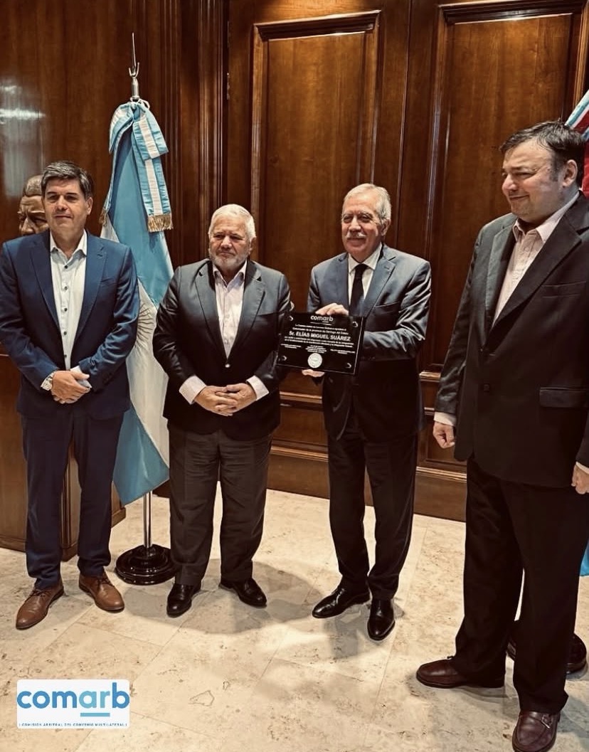 (Foto de Luis junto al Vicepresidente Pedro Livio, Atilio Chara, Mtro, y el Gobernador de Santiago del Estero)