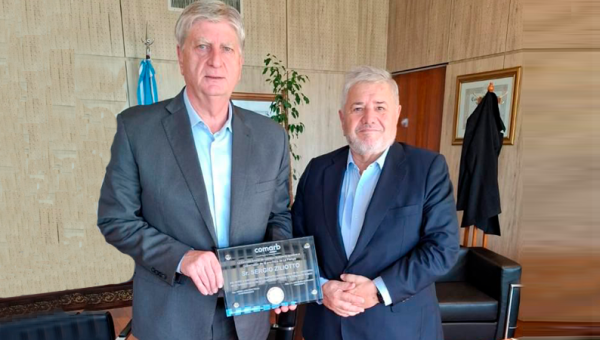 Reunidos - El Gobernador de La Pampa: Sr. Sergio Ziliotto y El Presidente de la Comisión Abitral Luis Capellano.