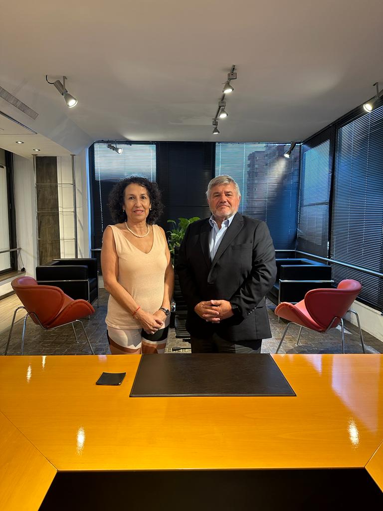 Foto Directora Rentas de la provincia Directora de Rentas de la provincia, C.P. Graciela Acosta y Presidente Comarb, Mag. C.P. Luis María Capellano.
